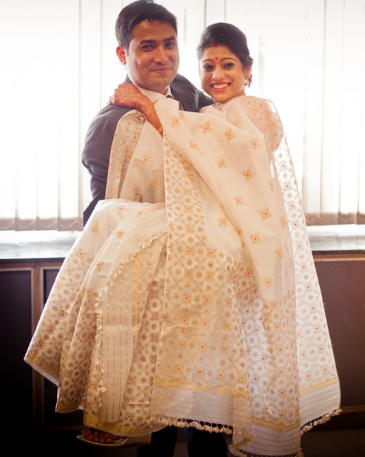Pallavi Special Day Bright White-Gold Kesa Paat Mekhela Sador