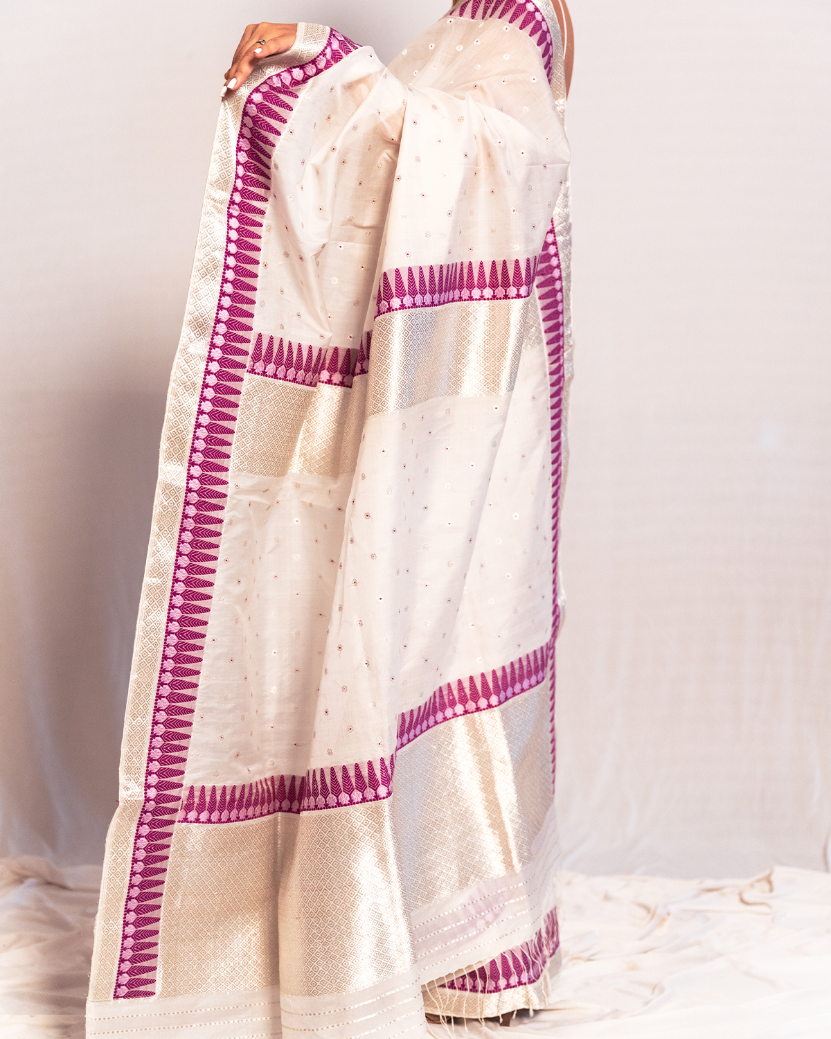 Chandra Silvery White Kesa Paat Silk Saree