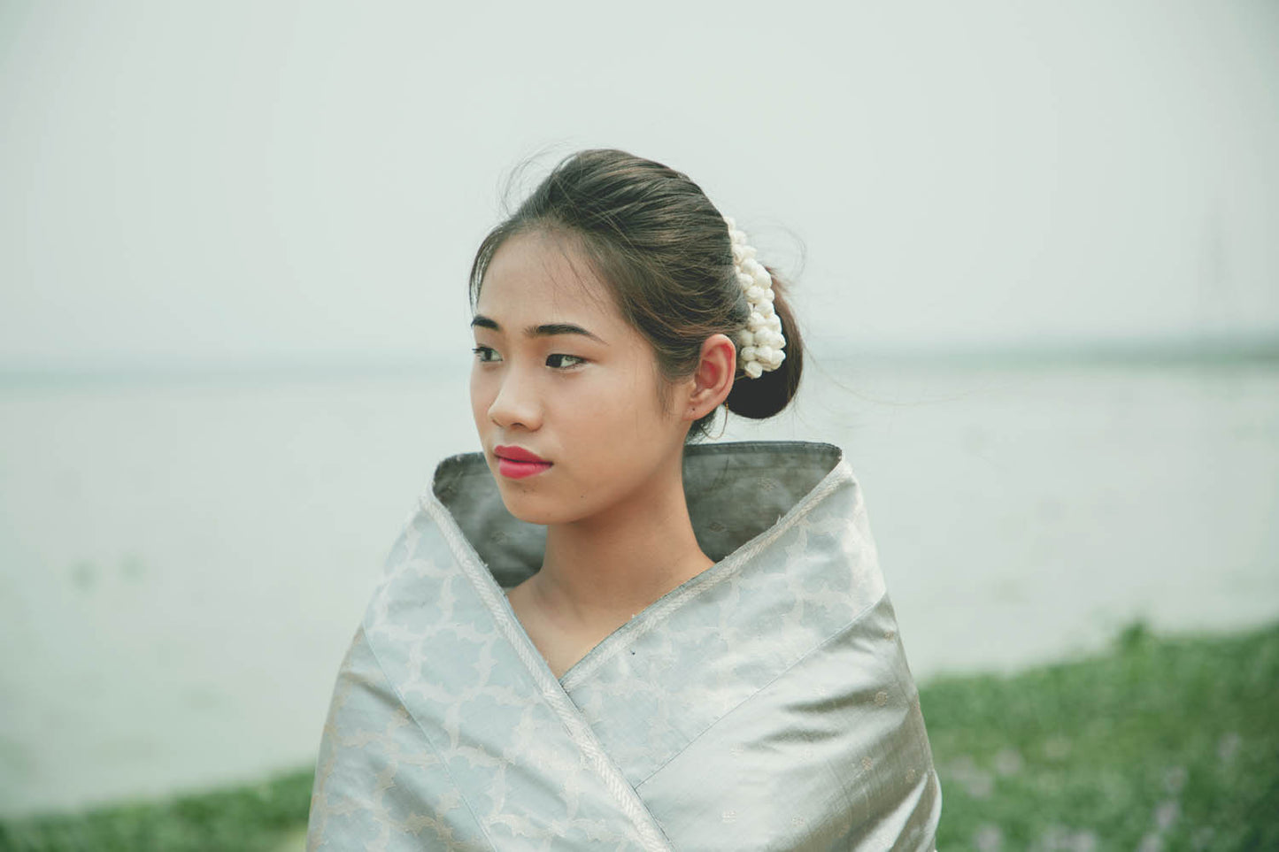 Tribhuj Silvery-Grey Paat Silk Mekhela Sador