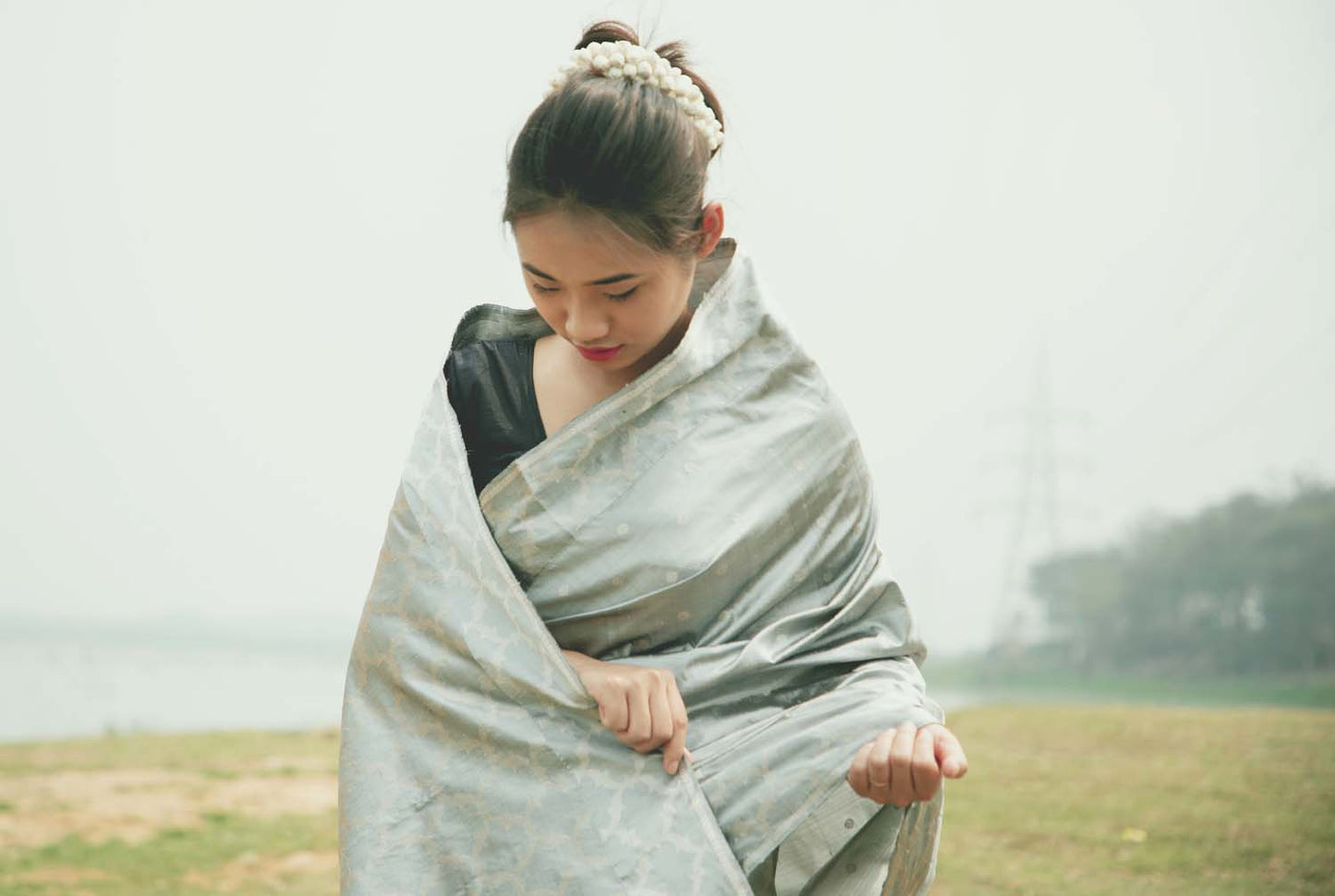 Tribhuj Silvery-Grey Paat Silk Mekhela Sador