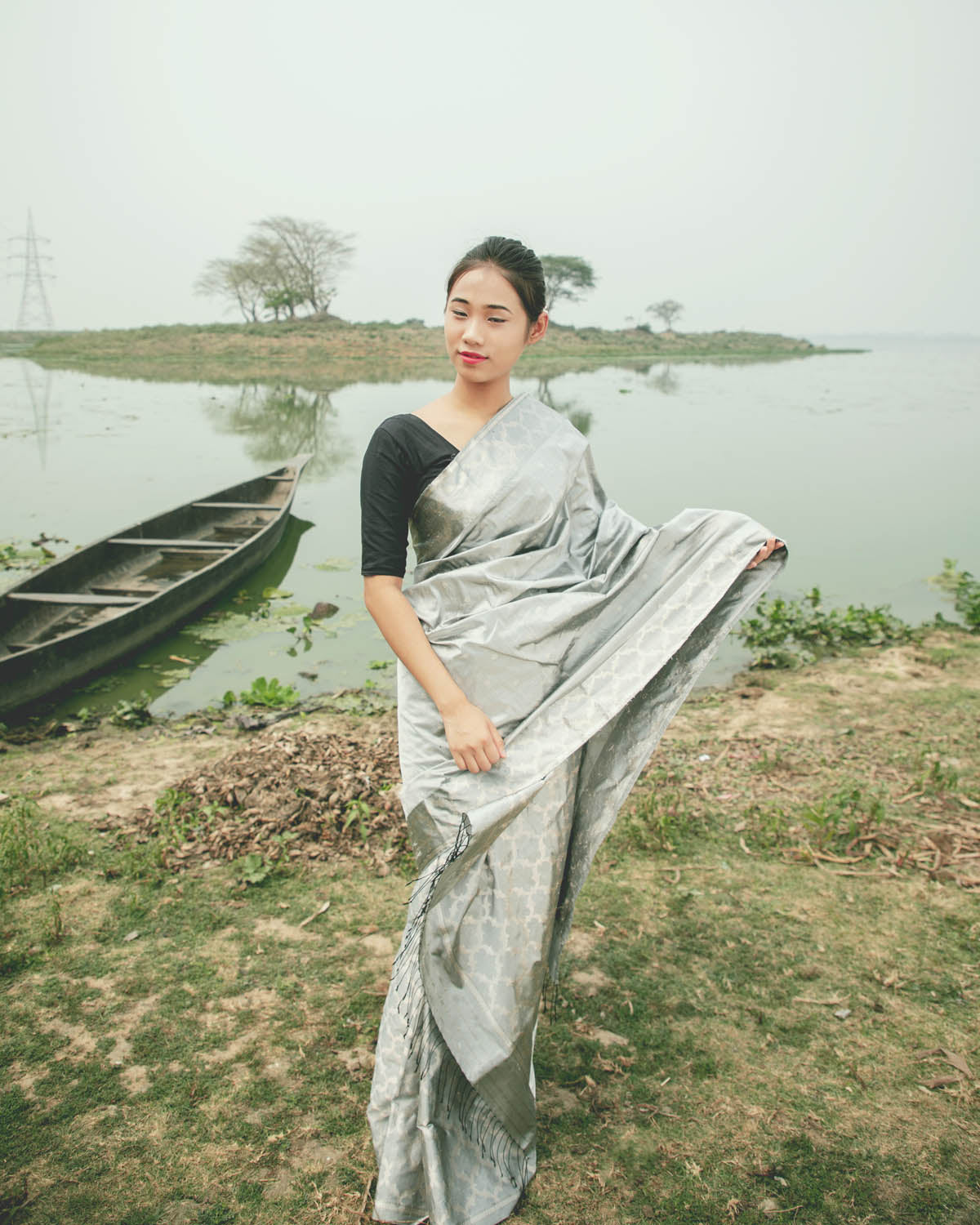 Tribhuj Silvery-Grey Paat Silk Mekhela Sador