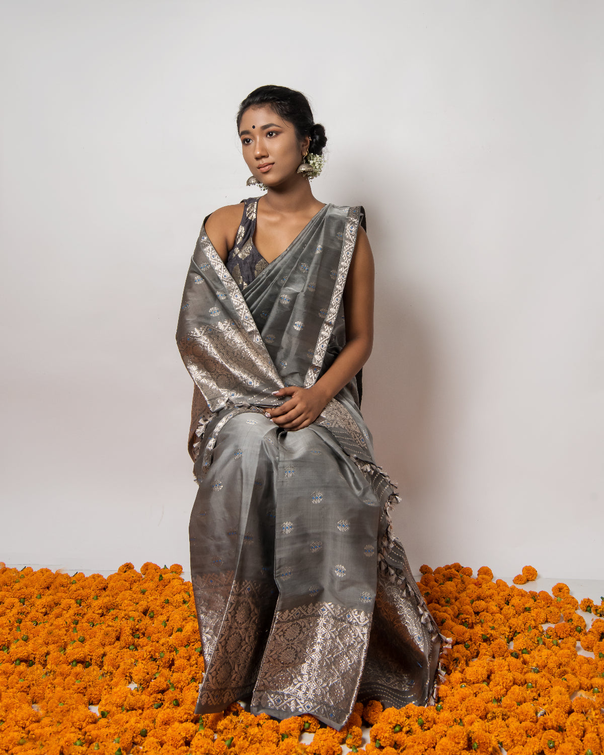 Surma Silvery Grey Kesa Paat Silk Mekhela Sador