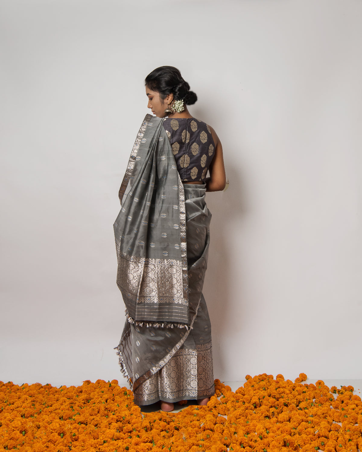 Surma Silvery Grey Kesa Paat Silk Mekhela Sador