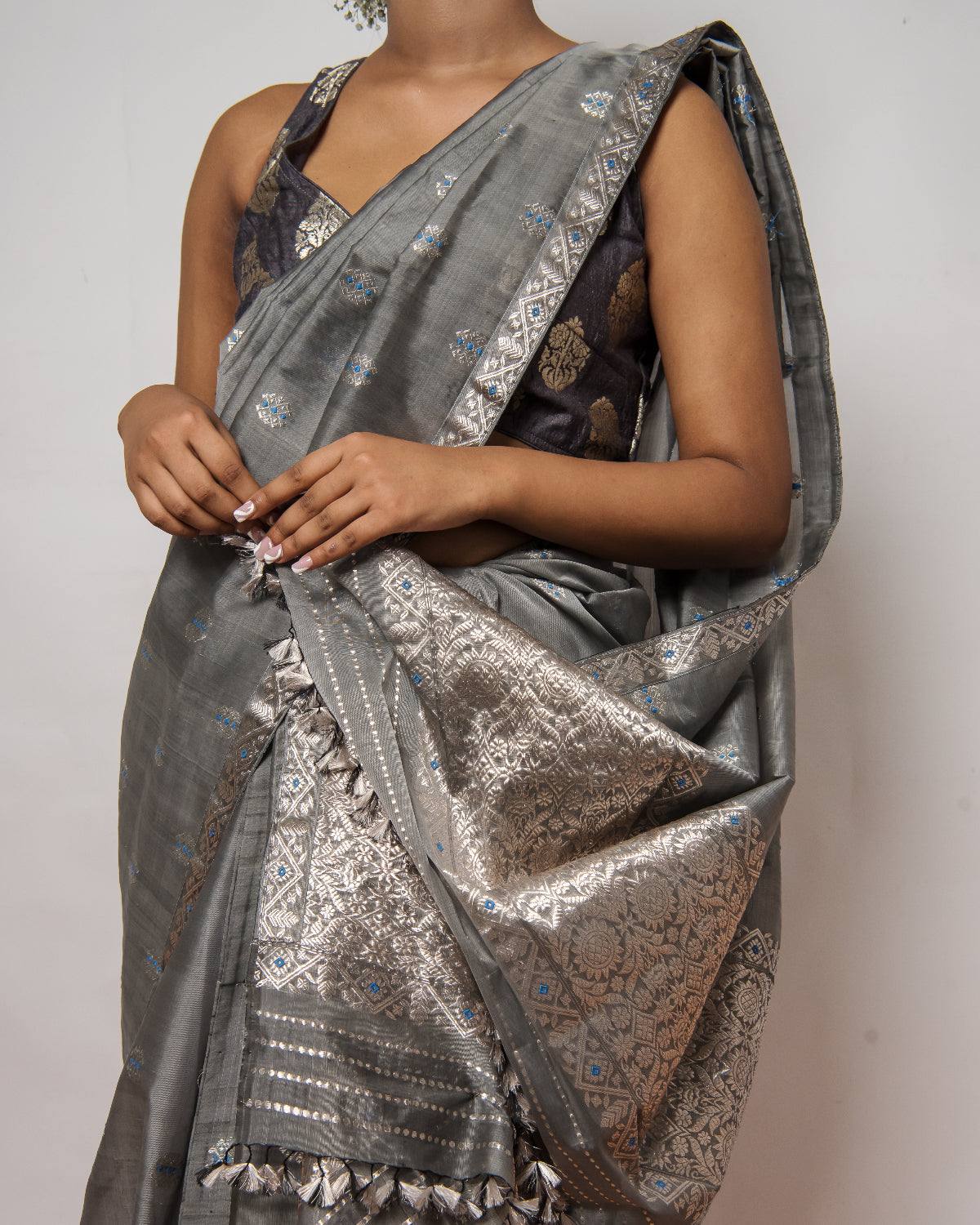 Surma Silvery Grey Kesa Paat Silk Mekhela Sador
