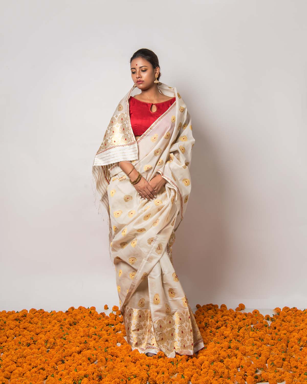 Pournami White-Golden Kesa Paat Mekhela Sador