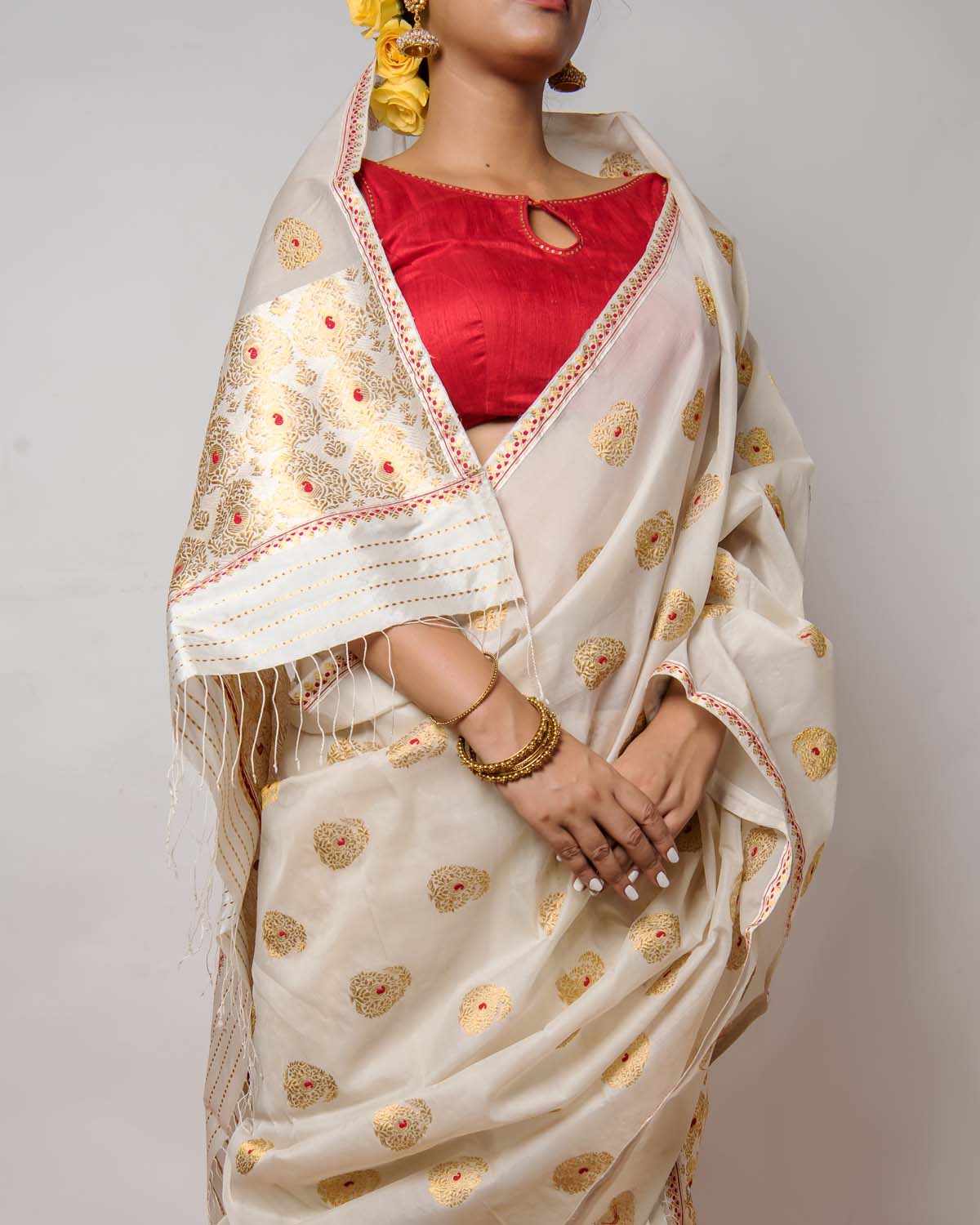 Pournami White-Golden Kesa Paat Mekhela Sador