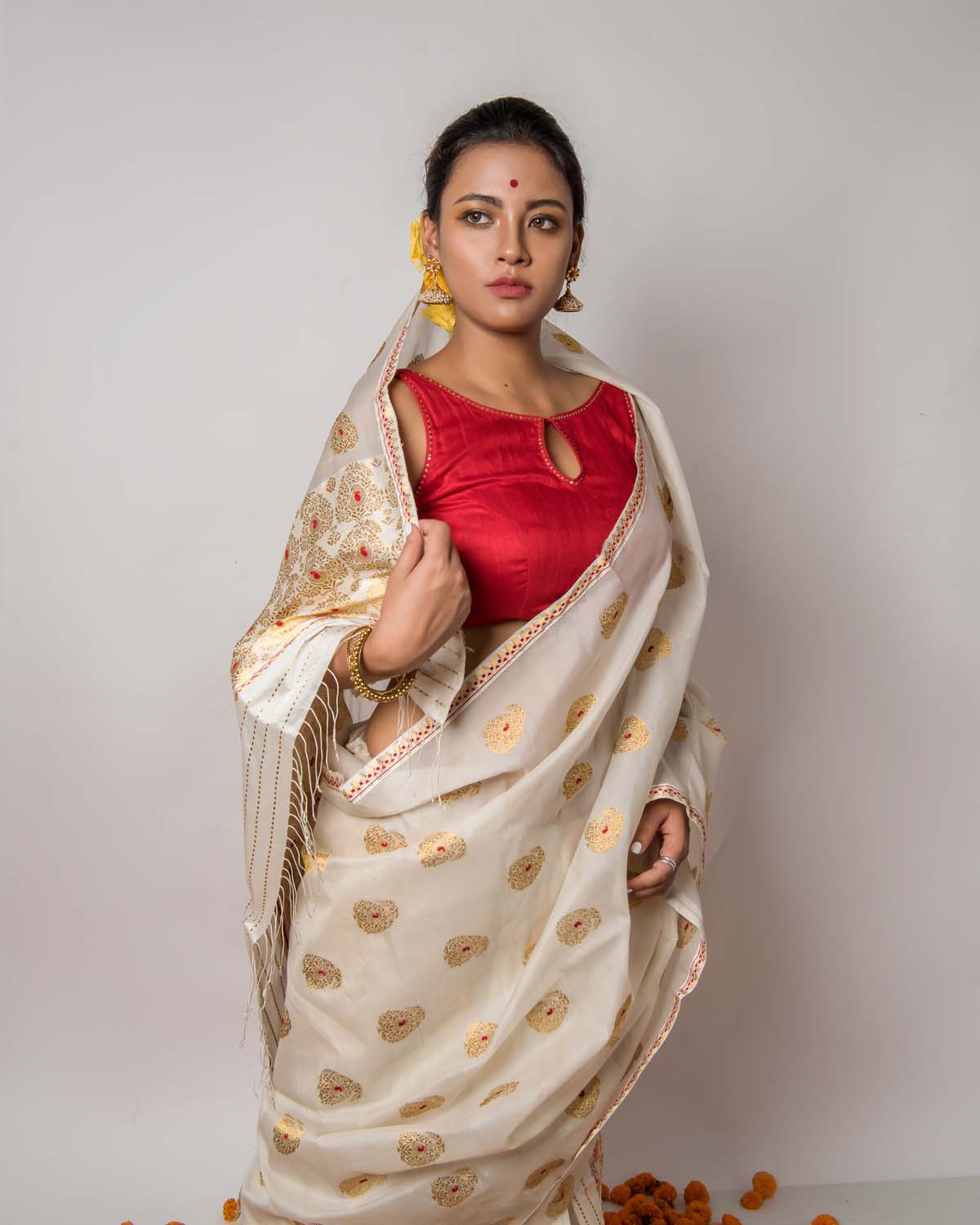 Pournami White-Golden Kesa Paat Mekhela Sador