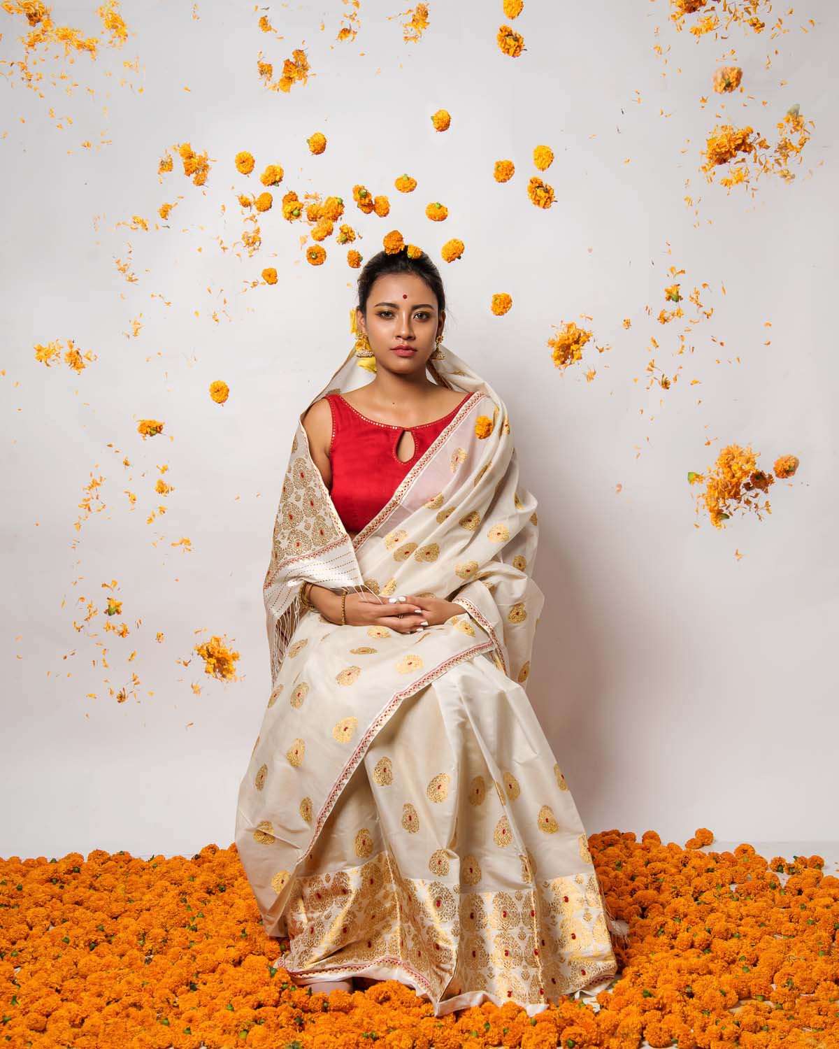 Pournami White-Golden Kesa Paat Mekhela Sador