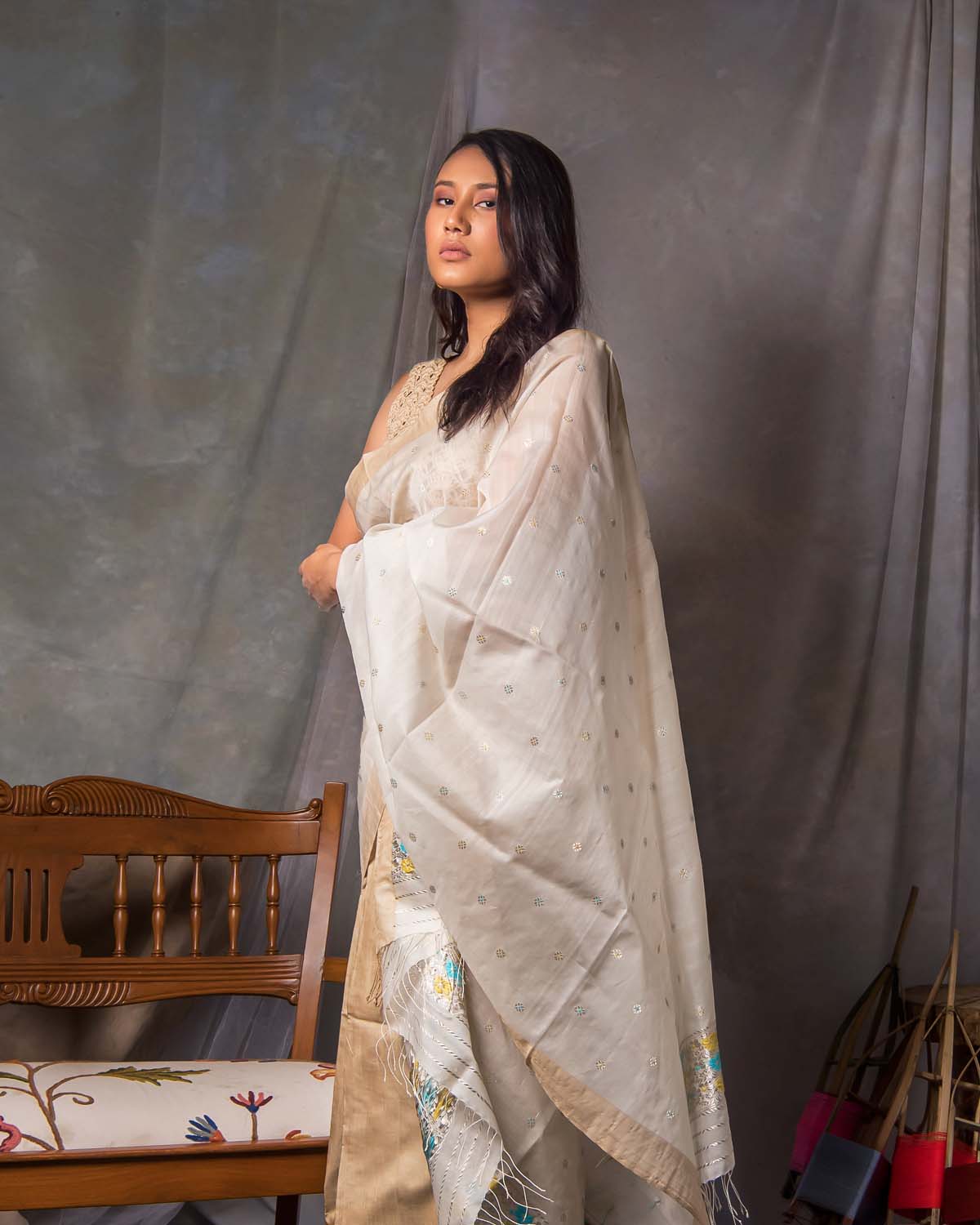 Anika White-Brown Kesa Paat Silk Sador