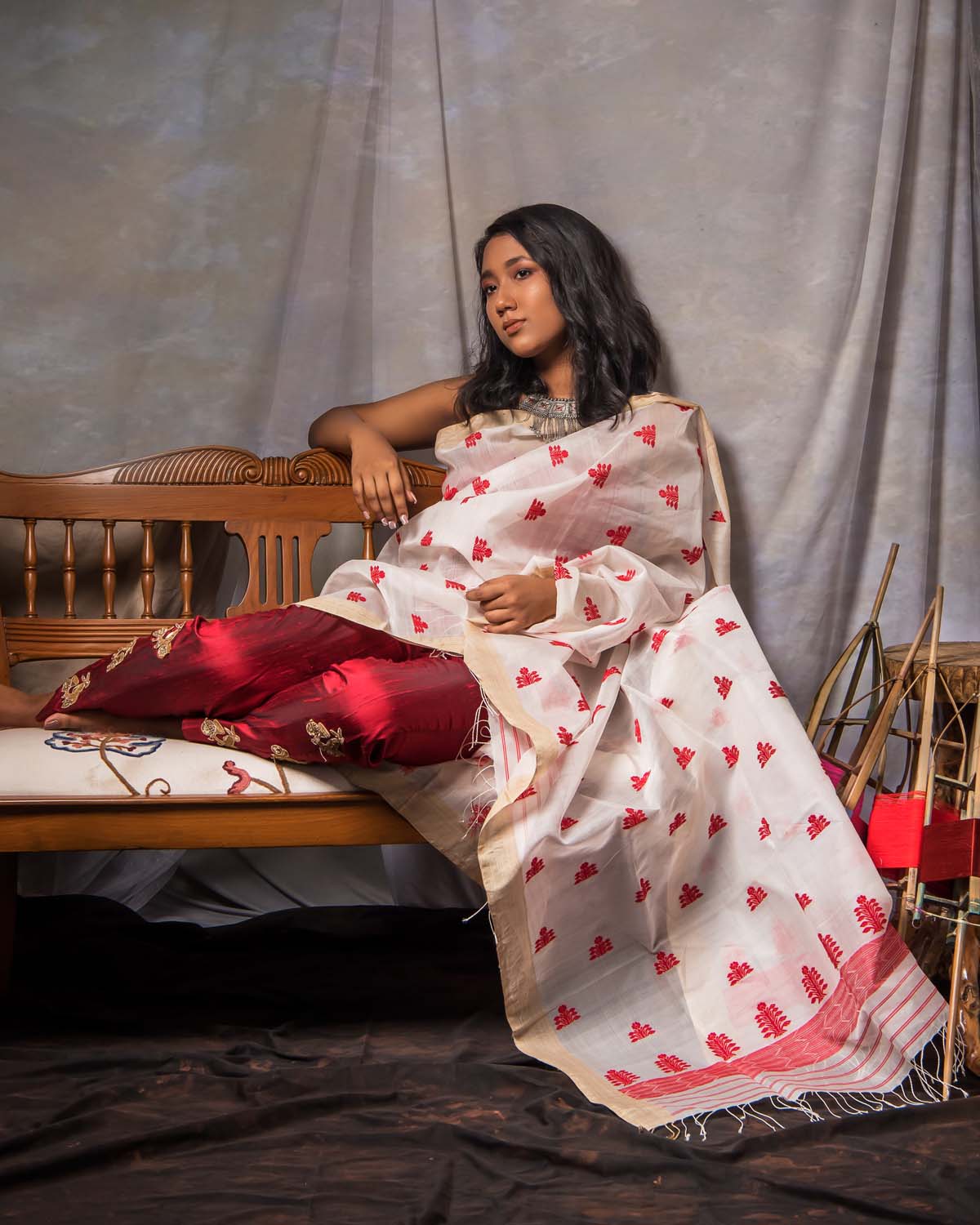 Nyra White-Maroon Kesa Paat Silk Sador