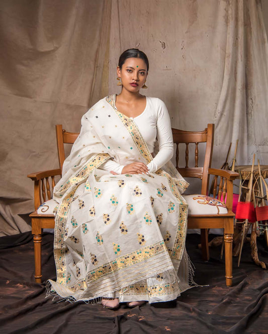 Xewali White Kesa Paat Silk Mekhela Sador