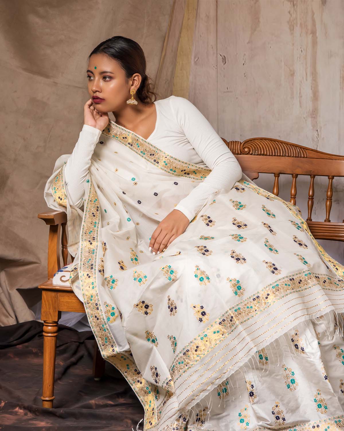 Xewali White Kesa Paat Silk Mekhela Sador