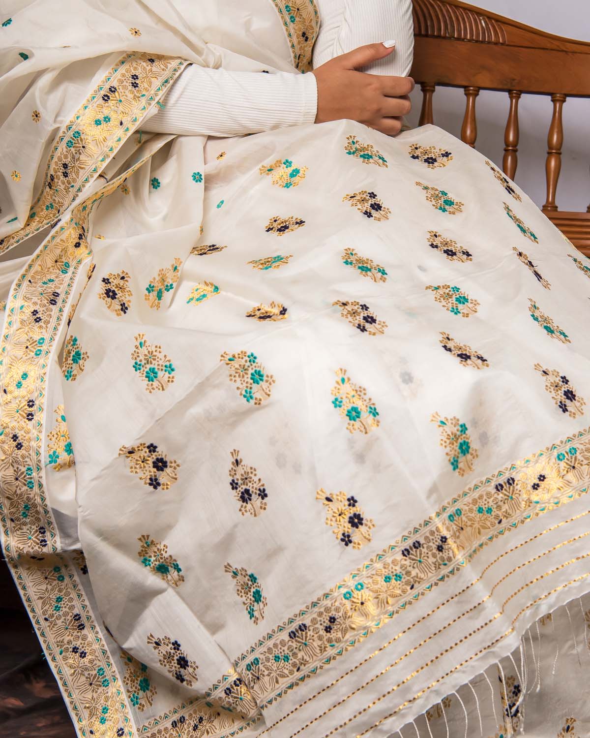 Xewali White Kesa Paat Silk Mekhela Sador