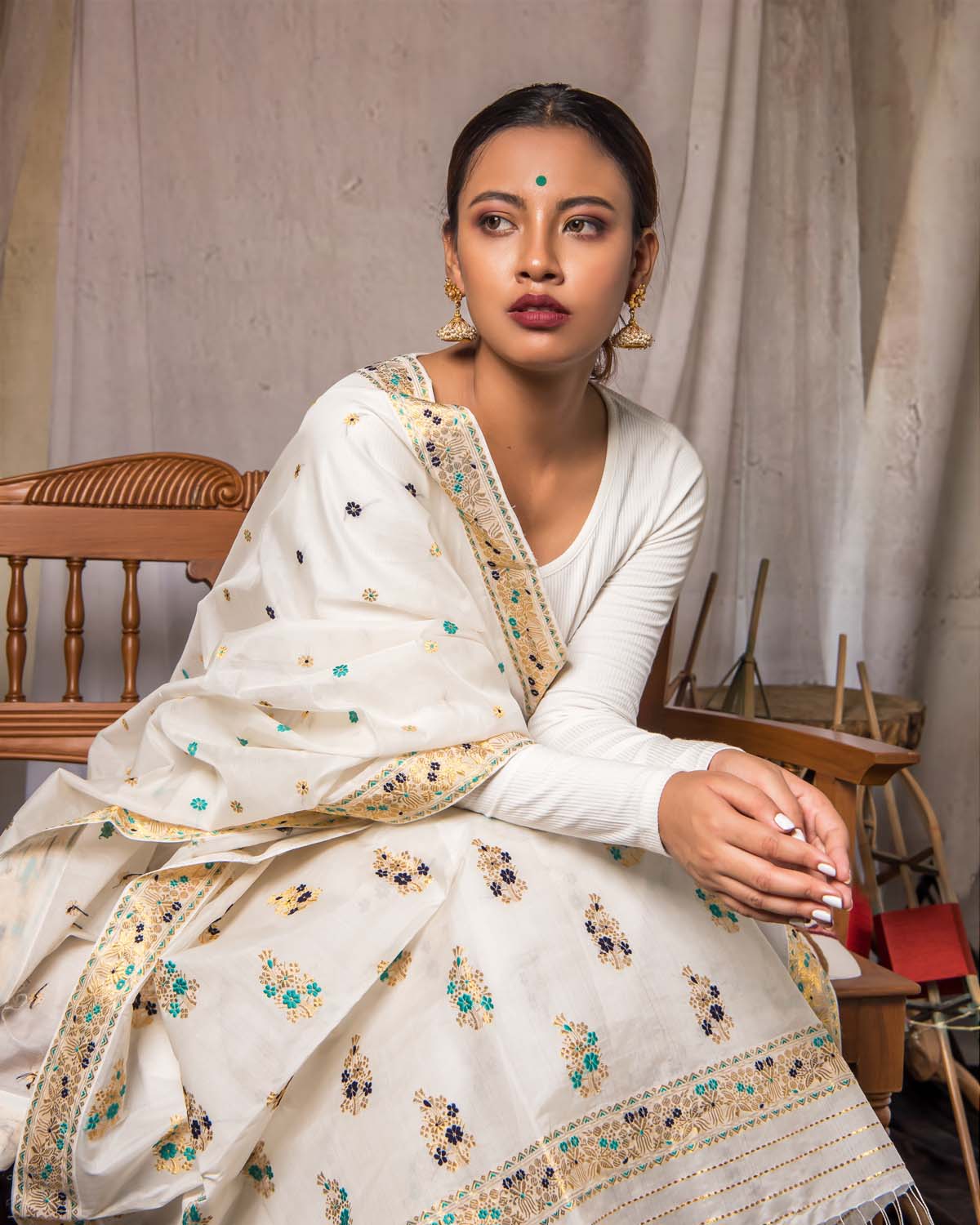 Xewali White Kesa Paat Silk Mekhela Sador