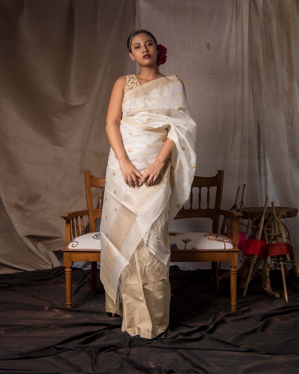 Bia White-Brown Kesa Paat Silk Sador