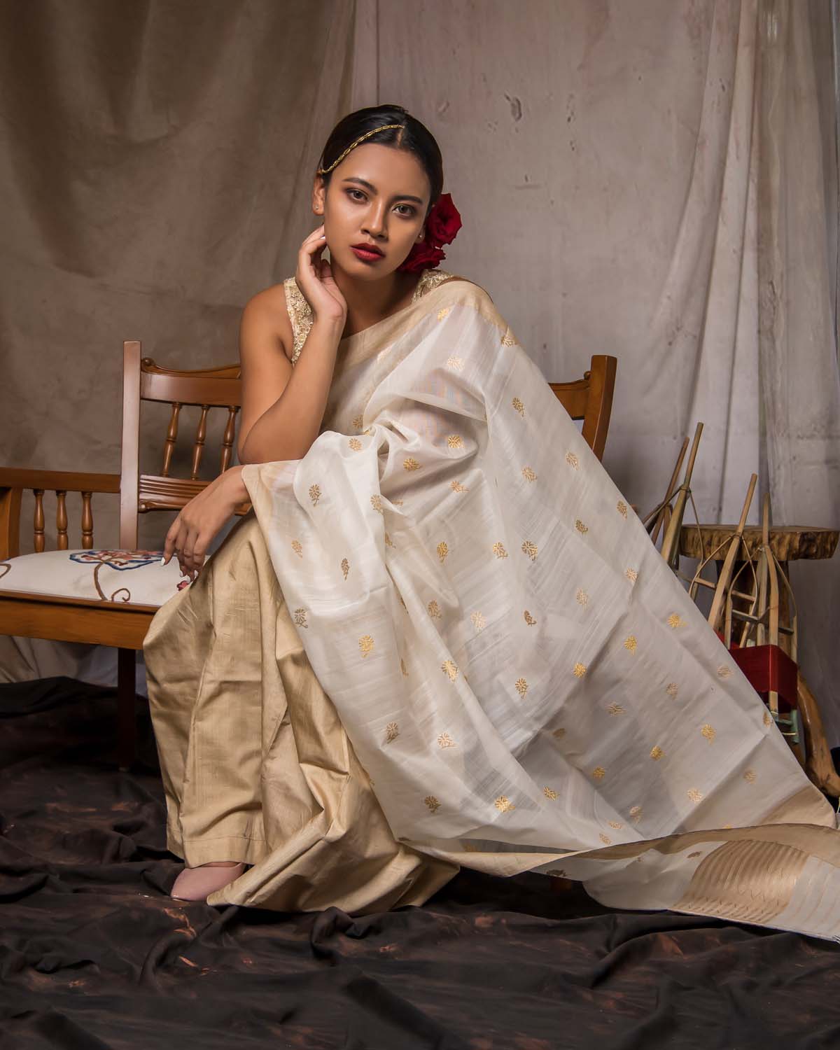 Bia White-Brown Kesa Paat Silk Sador