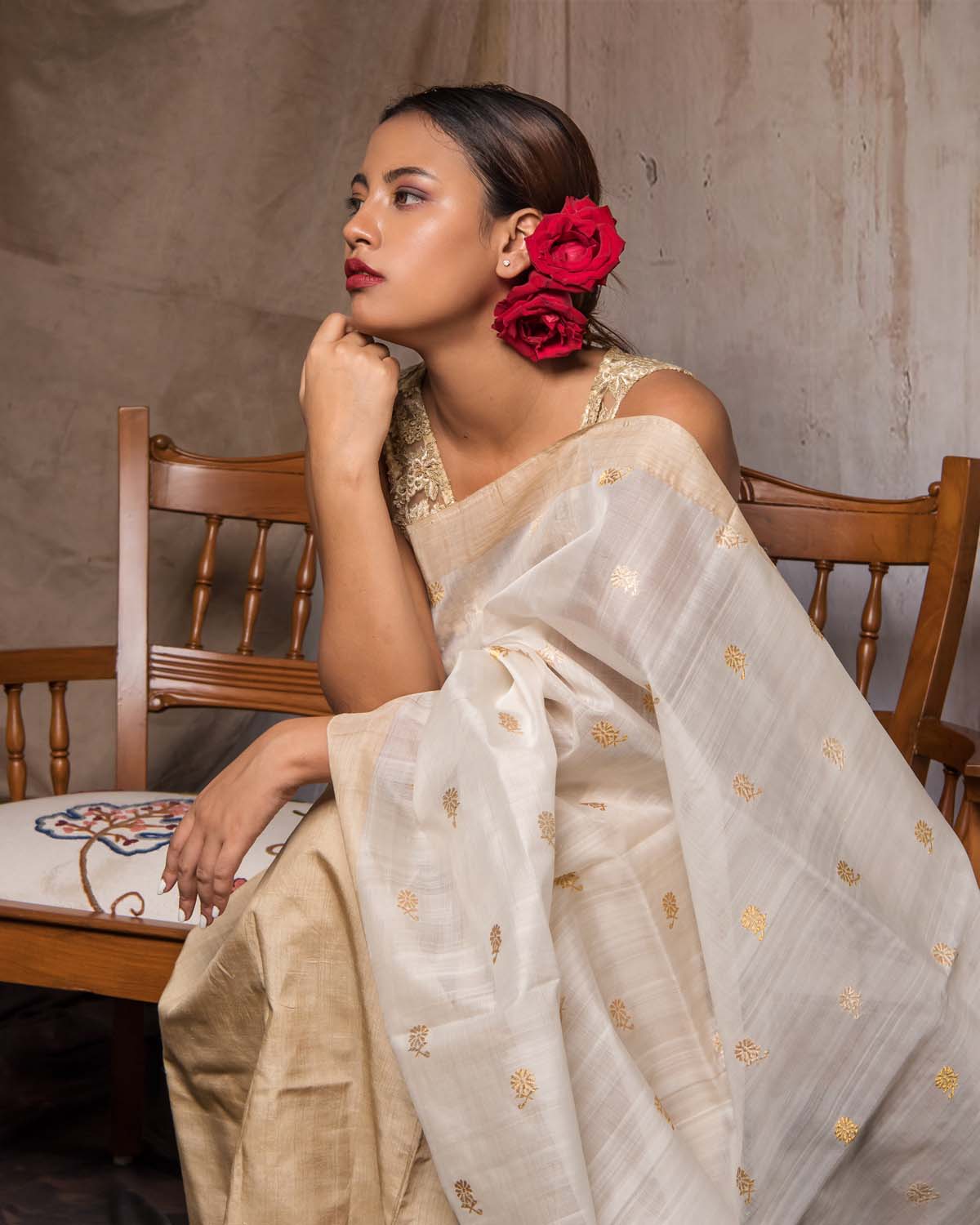 Bia White-Brown Kesa Paat Silk Sador
