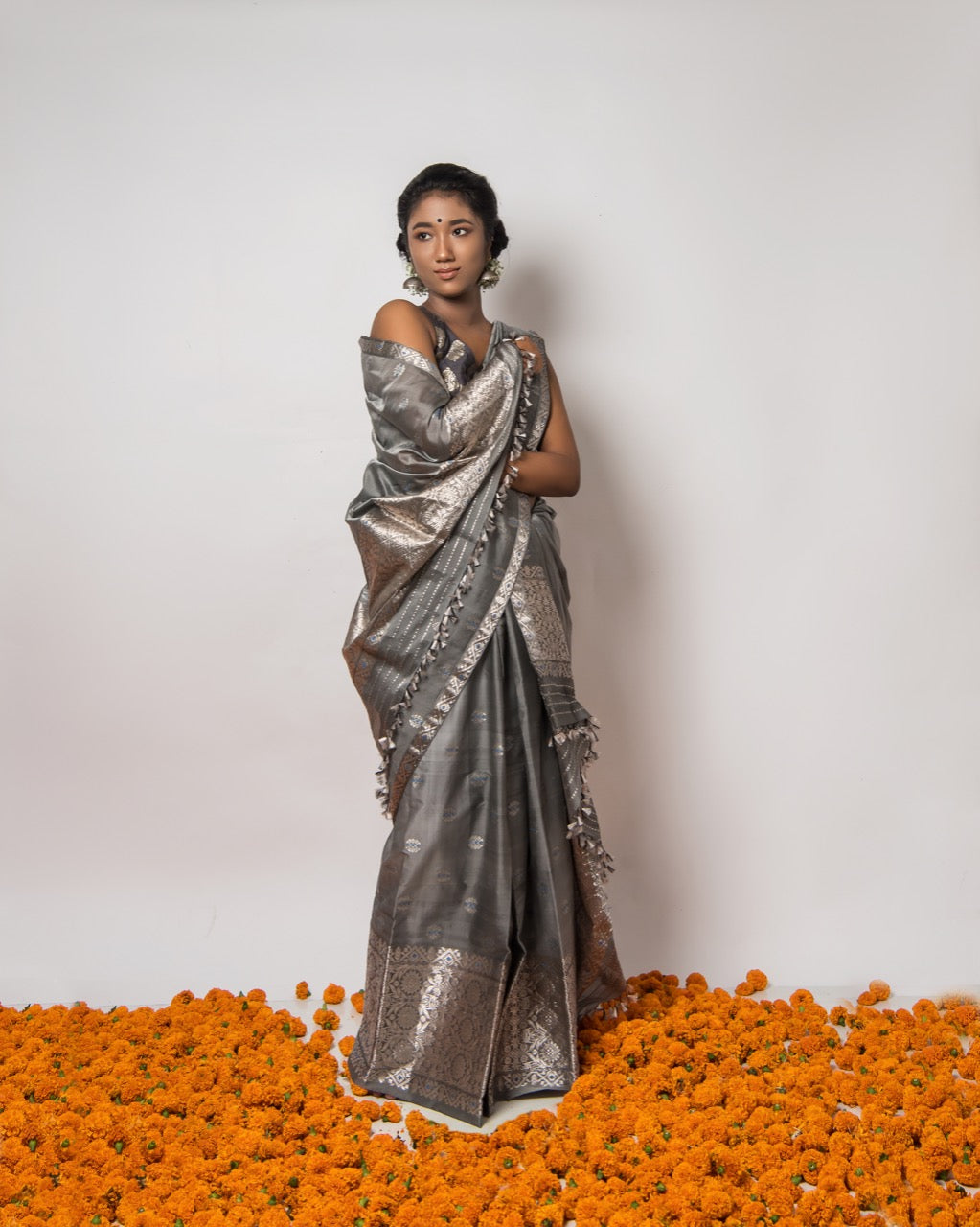 Surma Silvery Grey Kesa Paat Silk Mekhela Sador