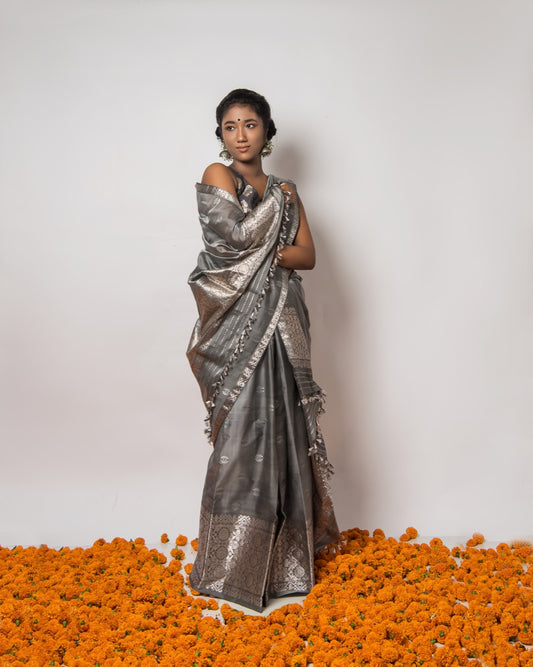 Surma Silvery Grey Kesa Paat Silk Mekhela Sador