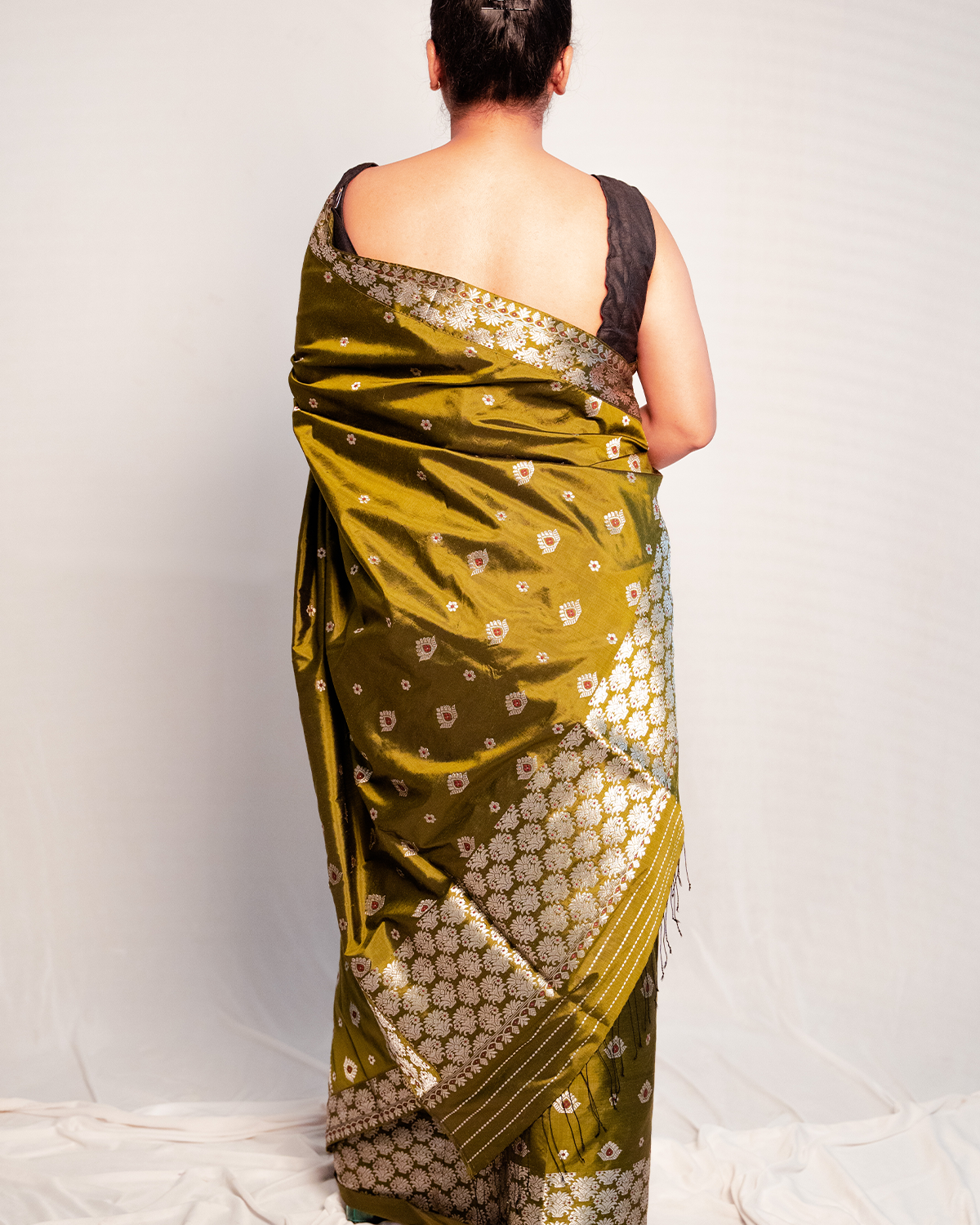 Urvi Olive Green Paat Silk Mekhela Sador