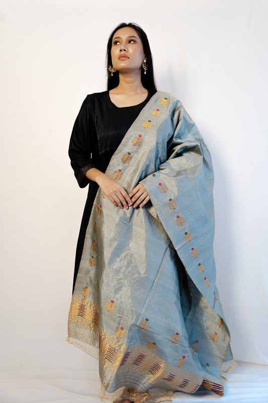 Soha Gray-Gold Kesa Paat Silk Sador