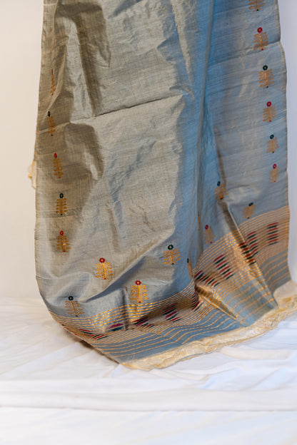 Soha Gray-Gold Kesa Paat Silk Sador