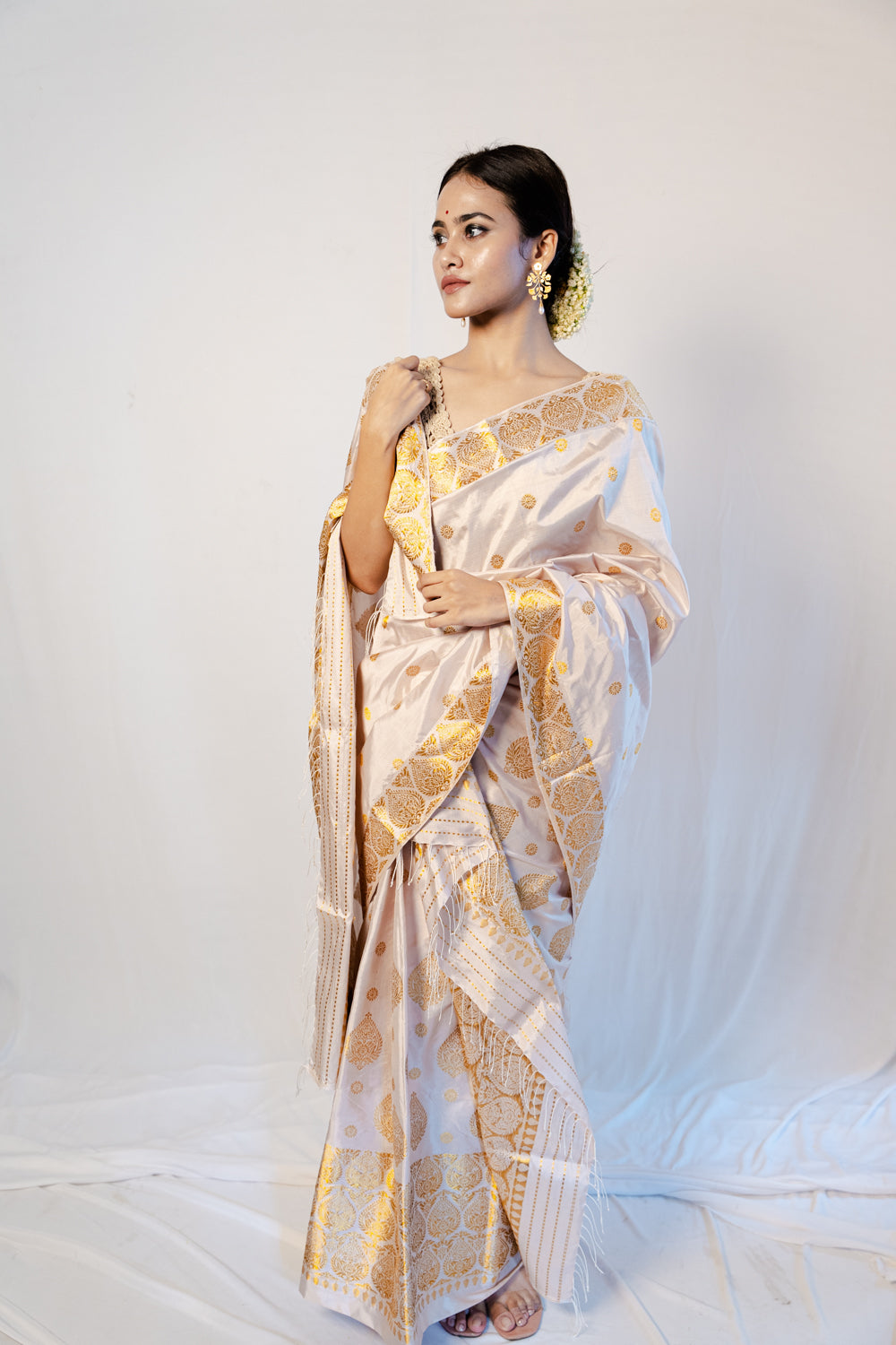 Tripurasundari Pearl White- Gold Paat Silk Mekhela Sador