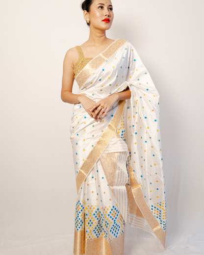 Aruvi Pearl White-Gold Paat Silk Mekela Sador