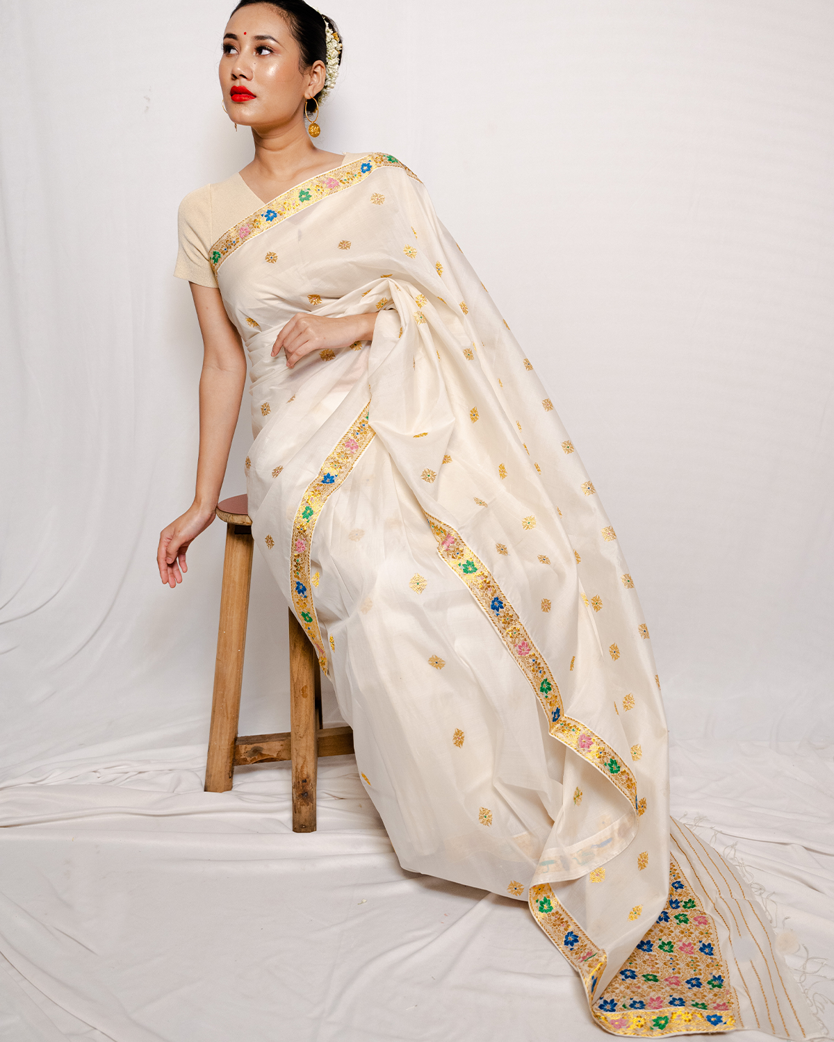 White Gold Handloom Weave Kanjivaram Silk Saree – Ethnos