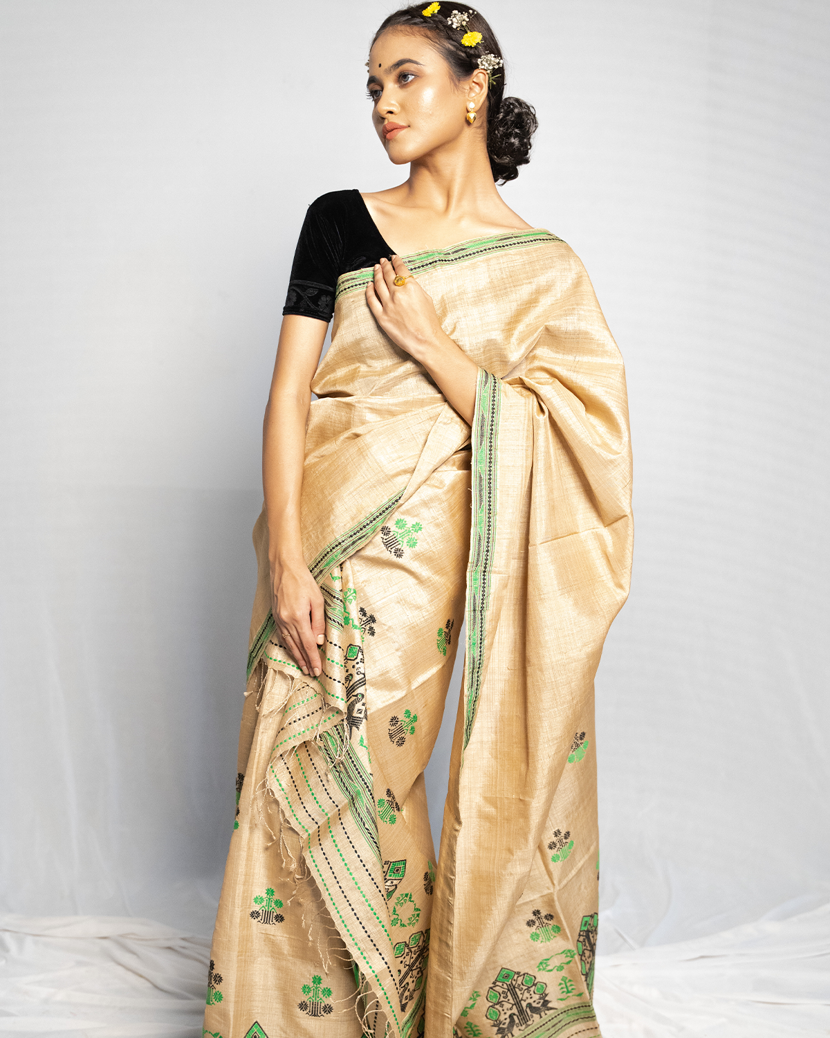 Buy Crally Woven Mekhela Chador Silk Blend Black Sarees Online @ Best Price  In India | Flipkart.com