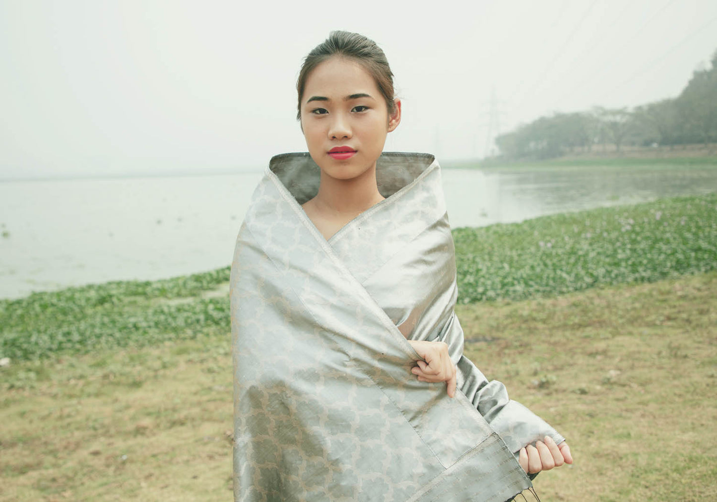 Tribhuj Silvery-Grey Paat Silk Mekhela Sador